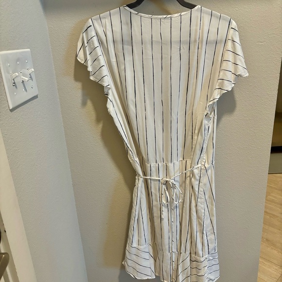 Abercrombie & Fitch White Striped Wrap Dress - Size XLT - Picture 5 of 6